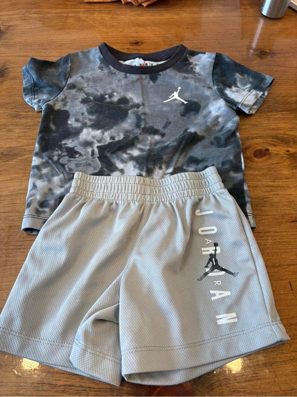 Bundles 12 month-2 T Guess, lp, jordan, nike, nano, disney, h&m and more - Picture 14 of 15